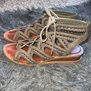 Women’s 1.State sandals with open toe and lace up closure , size 8M